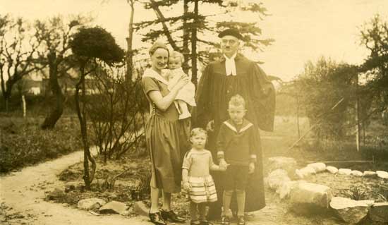 Familie Hans Johler 1927 im Morsumer Pastoratsgarten