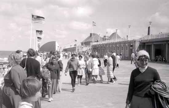 Spaziergang an der Strandmuschel 1960
